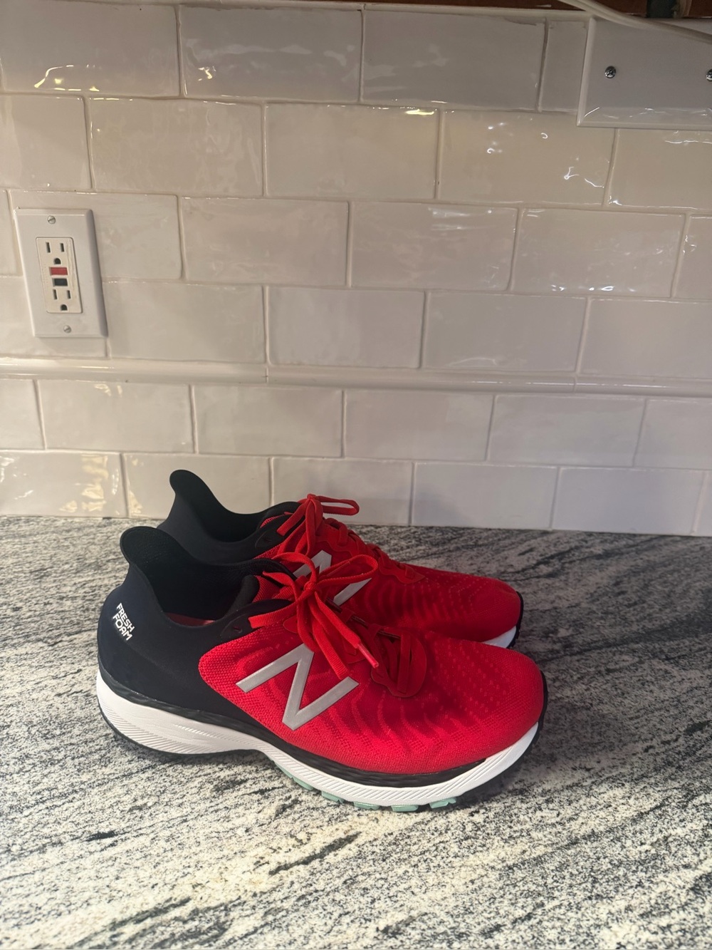 Men’s New Balance 860 V11 Size 9.5/Women’s 11